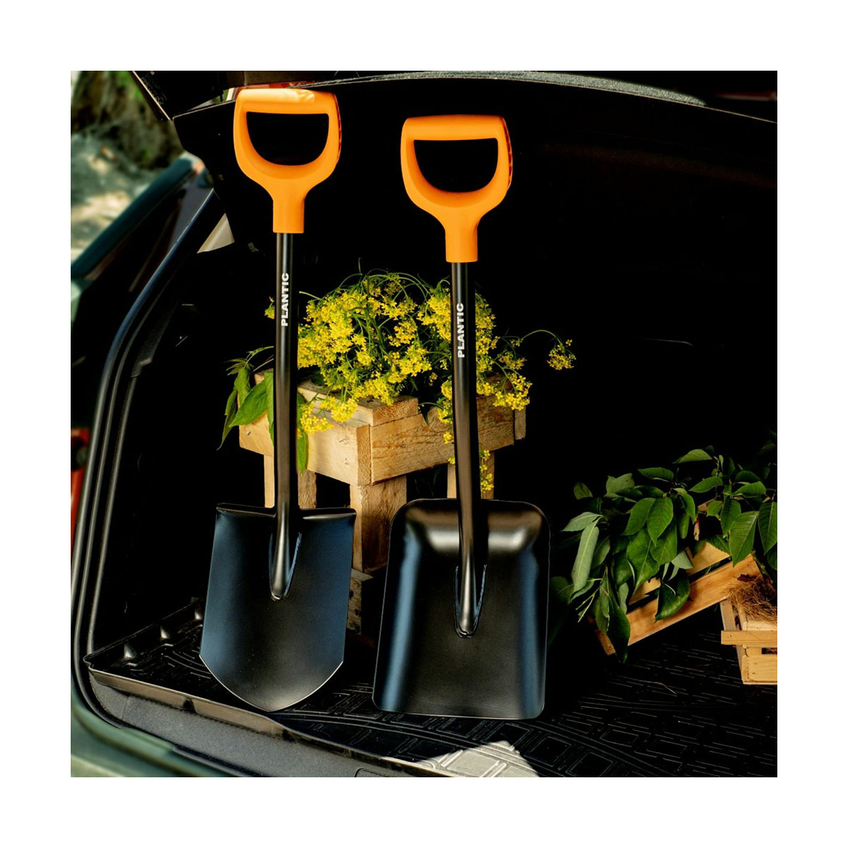 Лопата штыковая укороченная Plantic by Fiskars Terra, с черенком и ручкой, 810 мм