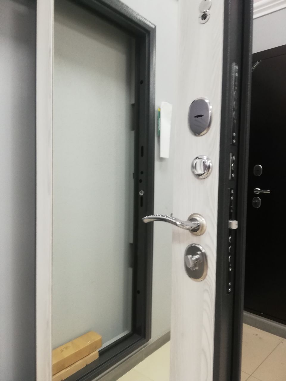 Дверь металлическая Нова Букле графит/ Ривьера айс 860х2050 правая