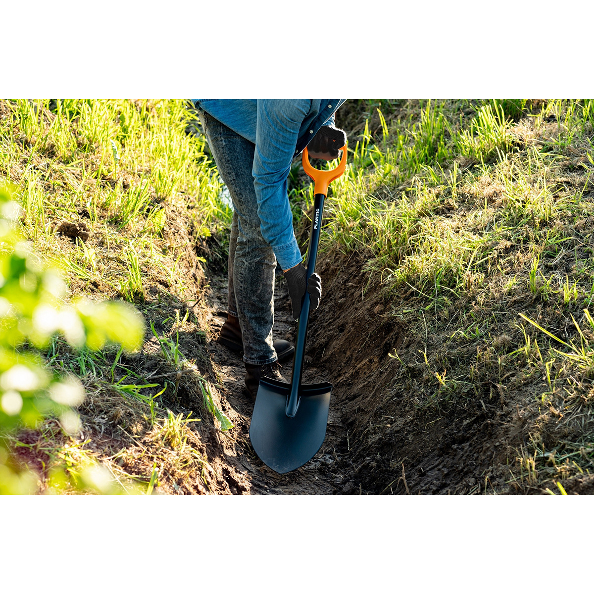 Лопата штыковая Plantic by Fiskars Terra, с черенком и ручкой, 1120 мм