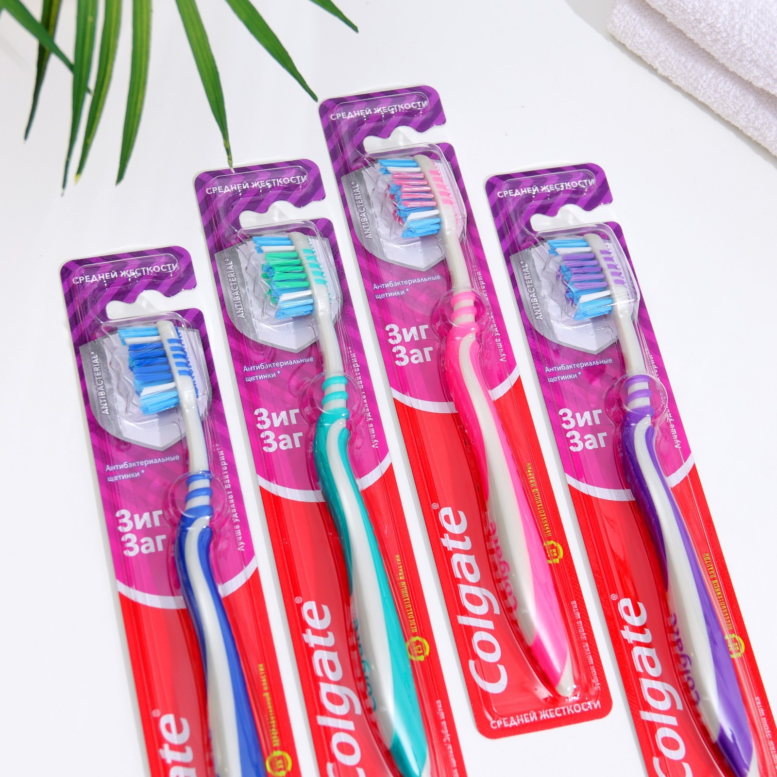 Зубная щетка Colgate Zigzag Plus средней жесткости щетина